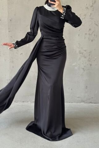 Kol Ucu ve Boynu İnci Detaylı Kuyruklu Saten Tesettür Abiye Siyah