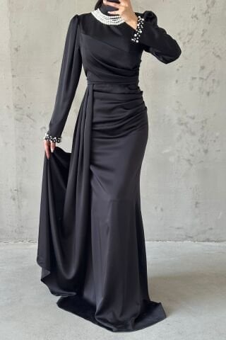 Kol Ucu ve Boynu İnci Detaylı Kuyruklu Saten Tesettür Abiye Siyah