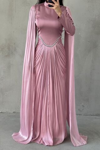 فستان سهرة حجابي بأكمام لامعة بلون وردي فاتح