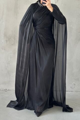 Kolları Pelerinli Yakası Taşlı Janjan Tesettür Abiye Siyah