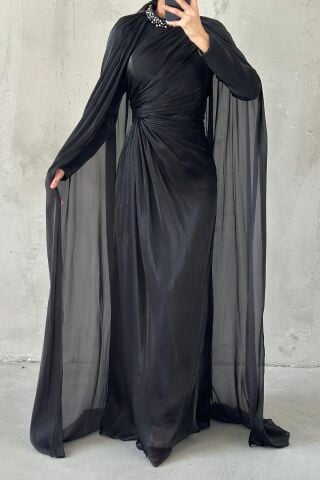 Kolları Pelerinli Yakası Taşlı Janjan Tesettür Abiye Siyah
