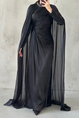 Kolları Pelerinli Yakası Taşlı Janjan Tesettür Abiye Siyah