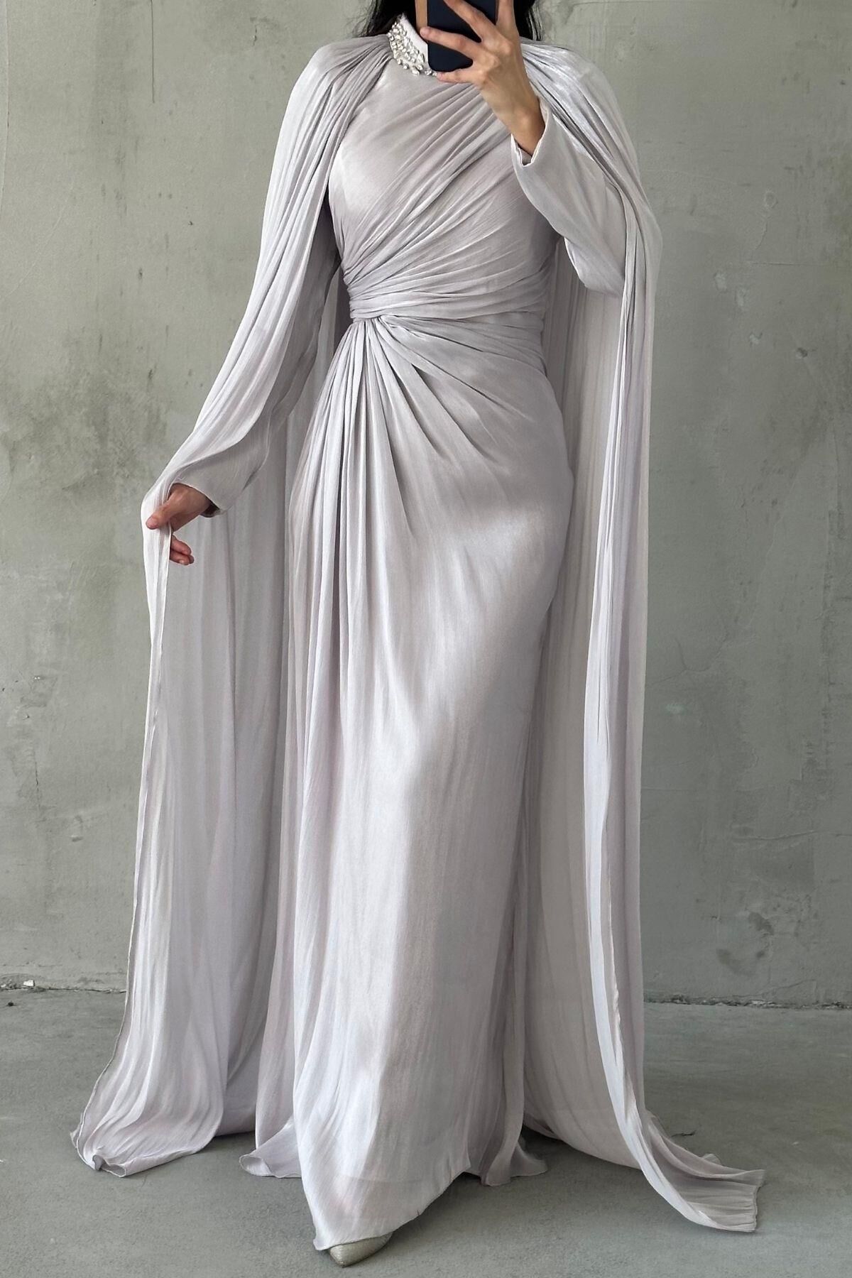 Kolları Pelerinli Yakası Taşlı Janjan Tesettür Abiye Taş