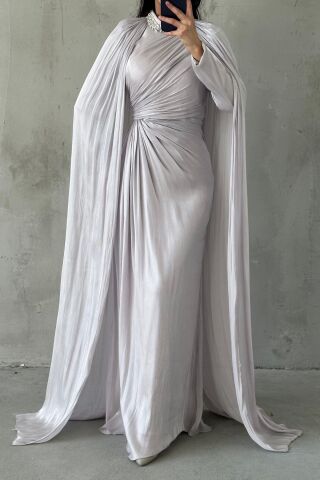 Kolları Pelerinli Yakası Taşlı Janjan Tesettür Abiye Taş