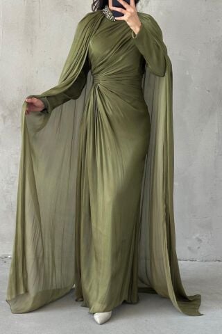 Kolları Pelerinli Yakası Taşlı Janjan Tesettür Abiye Haki