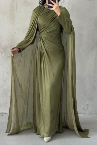 Kolları Pelerinli Yakası Taşlı Janjan Tesettür Abiye Haki