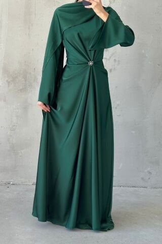 Akıcı Kumaş Ve Broş Detaylı Saten Tesettür Abiye Yeşil
