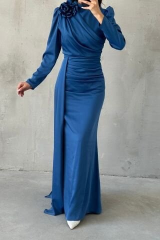 Omuzdan Çiçek Detaylı Drapeli Saten Tesettür Abiye İndigo