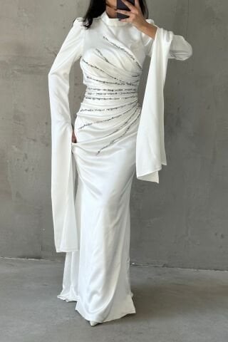 Eşsiz Kol Tasarımıyla Saten Tesettür Abiye Beyaz