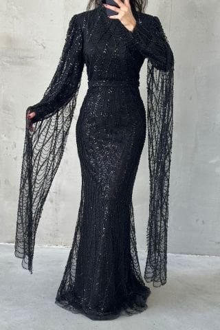 فستان سهرة طويل الأكمام مطرز ببريق أسود