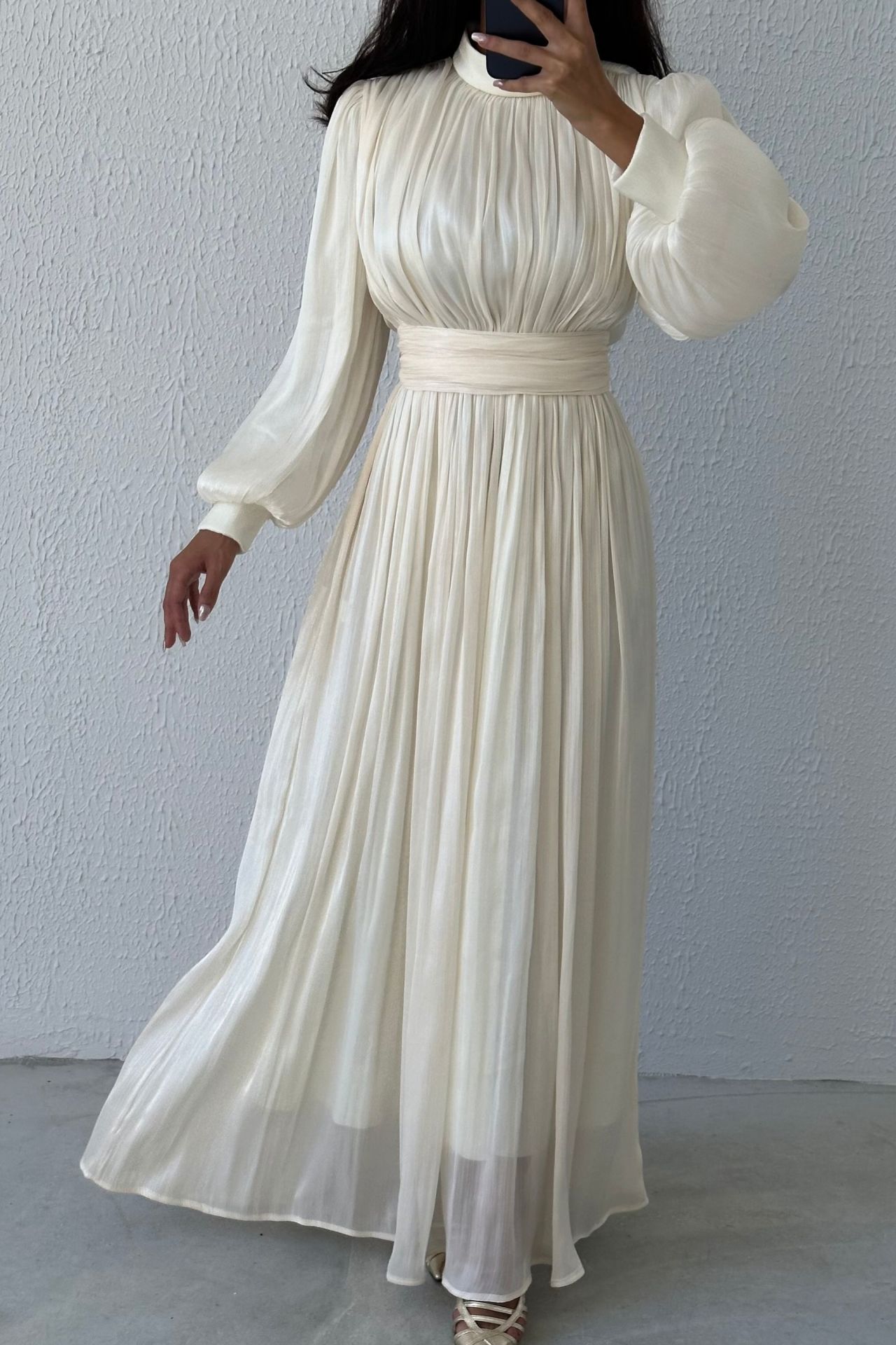 Zarif İnce Piliseli Organze Tesettür Abiye Ekru