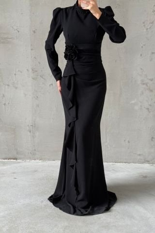 Önü Fırfırlı Gül Broşlu Krep Tesettür Abiye Siyah