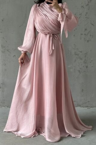 Drapeli Kuşak Detaylı Janjan Kumaş Tesettür Abiye Pudra