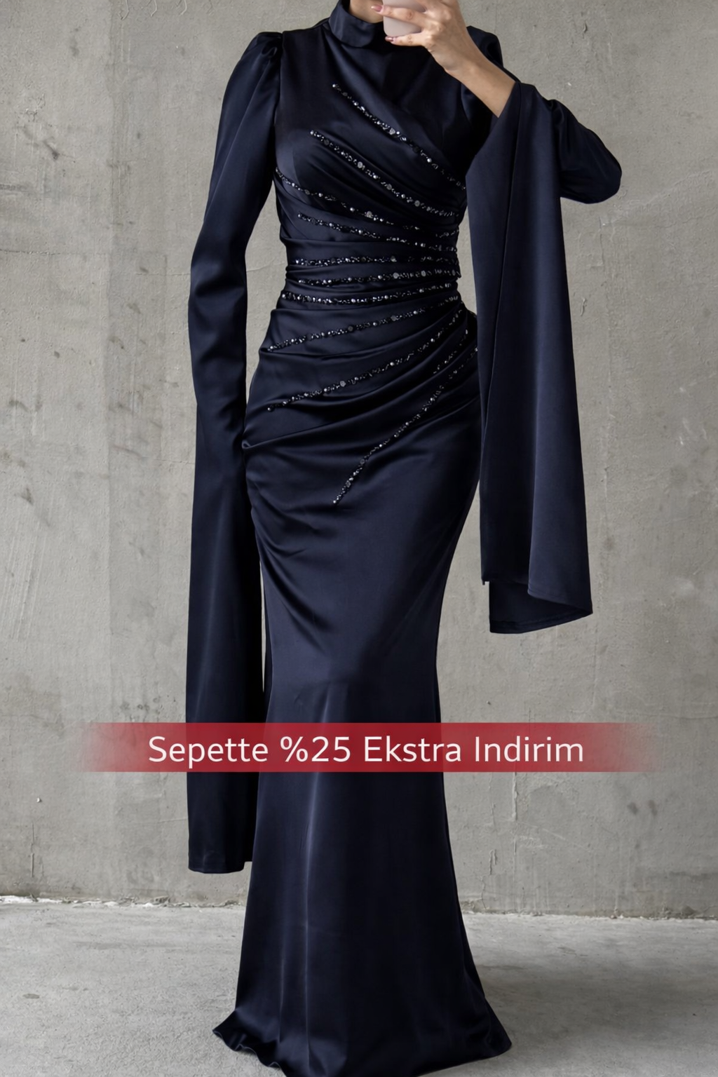 Eşsiz Kol Tasarımıyla Saten Tesettür Abiye Lacivert