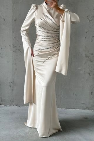 Eşsiz Kol Tasarımıyla Saten Tesettür Abiye Ekru