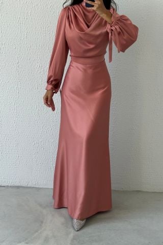 Dökümlü Akıcı Saten Kumaş Tesettür Abiye Pudra