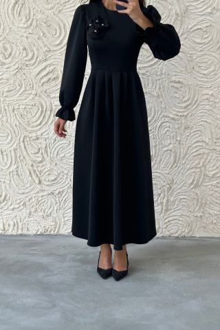 Zarif Broş Dalgıç Kumaş Tesettür Elbise Siyah