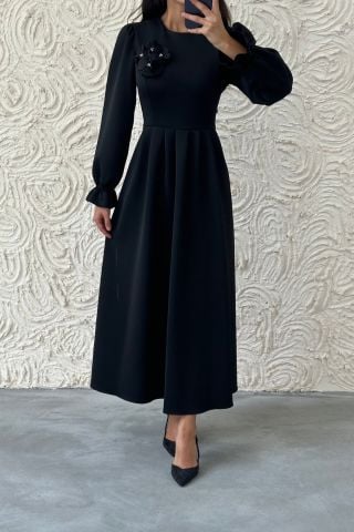Zarif Broş Dalgıç Kumaş Tesettür Elbise Siyah
