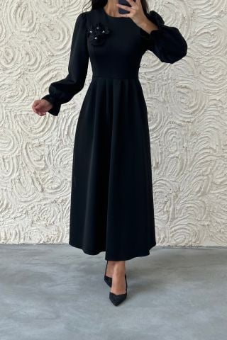 Zarif Broş Dalgıç Kumaş Tesettür Elbise Siyah