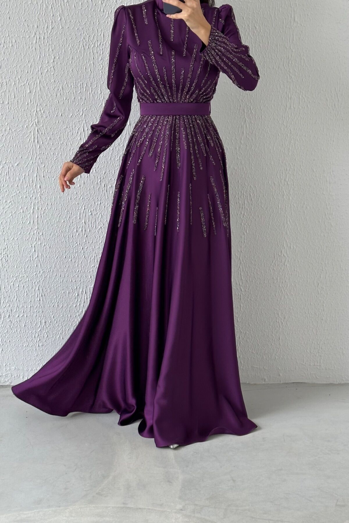 Eşşiz Taş Detaylı Kemerli Saten Tesettür Abiye Mor