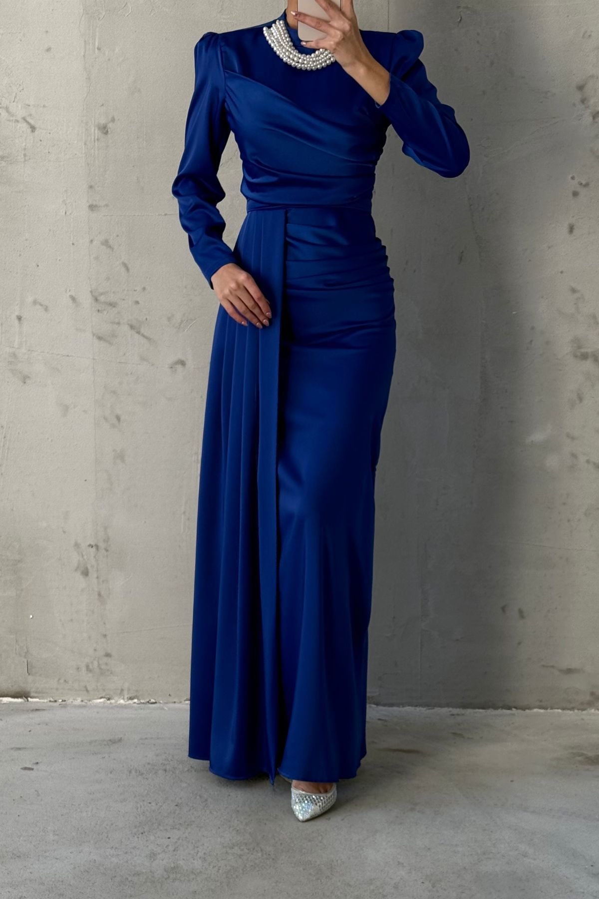 İnci Detaylı Kuyruklu Saten Tesettür Abiye Saks Mavisi