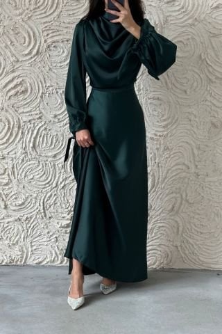 Dökümlü Akıcı Saten Kumaş Tesettür Abiye Zümrüt Yeşili