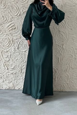 Dökümlü Akıcı Saten Kumaş Tesettür Abiye Zümrüt Yeşili