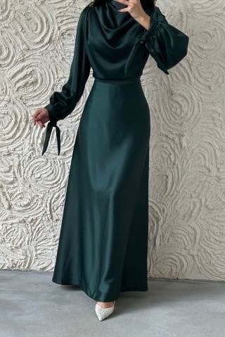 Dökümlü Akıcı Saten Kumaş Tesettür Abiye Zümrüt Yeşili