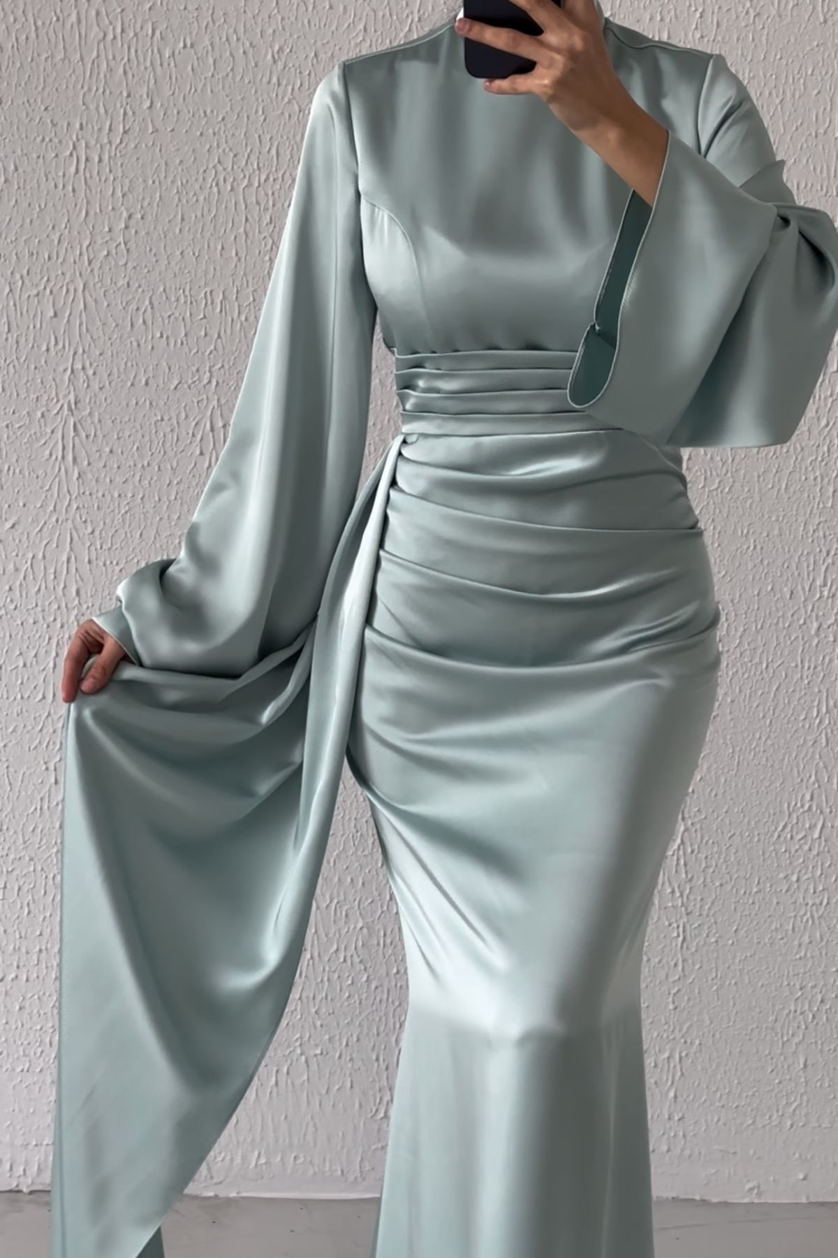 Kuyruk Detaylı Saten Tesettür Abiye Mint Yeşili