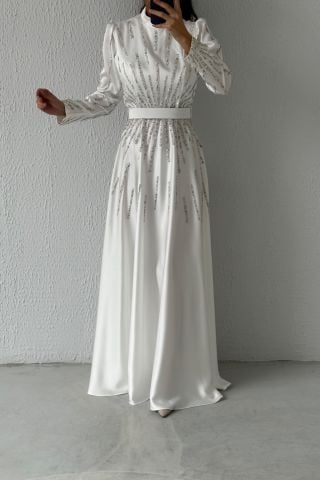 Eşşiz Taş Detaylı Kemerli Saten Tesettür Abiye Ekru