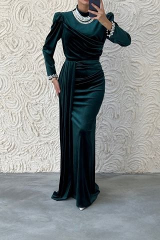 Elegant Velvet Hijab Evening Dress Embellished with Pearls Green