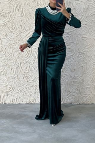 İncilerle Süslenmiş Şık Kadife Tesettür Abiye Yeşil