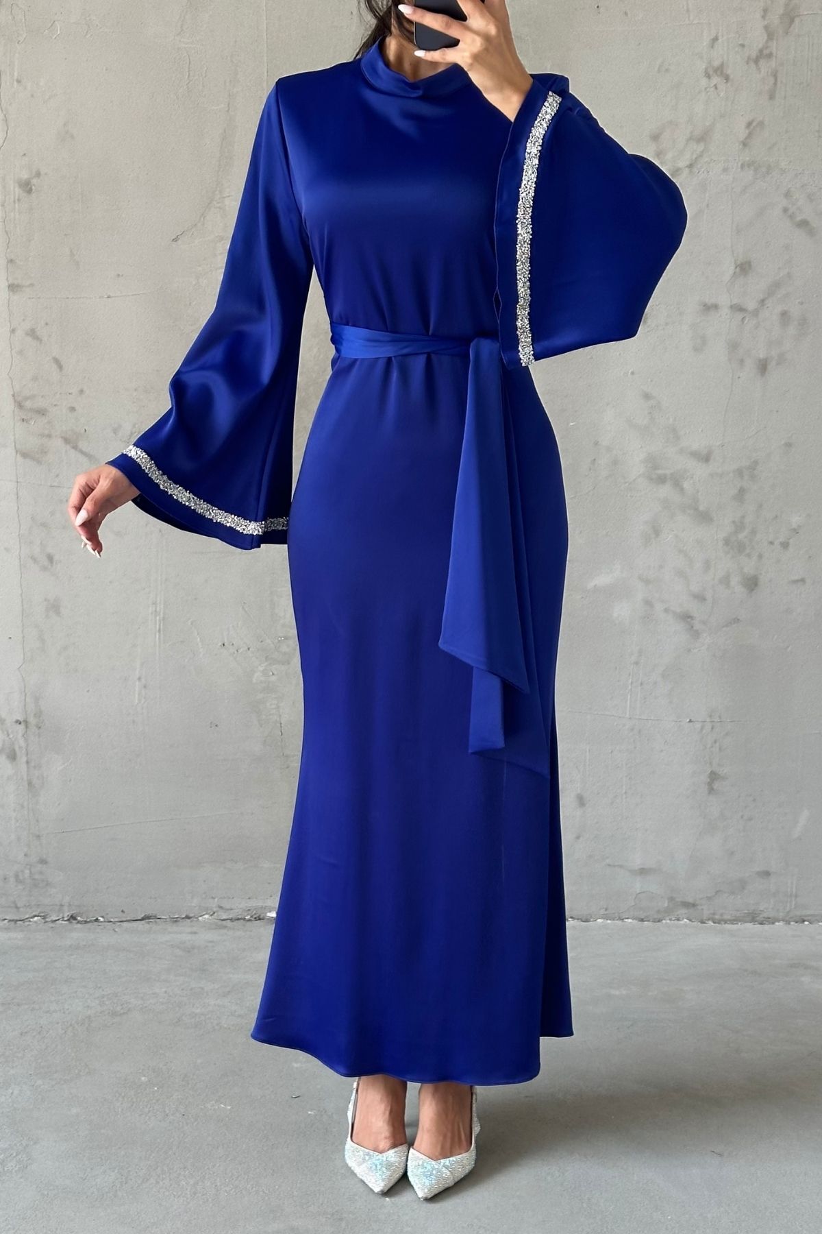 Kol Detaylı Eşsiz Tasarım Saten Tesettür Abiye Saks Mavisi