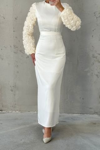 Kolları Gül Detaylı Kemerli Saten Tesettür Abiye Ekru