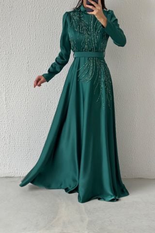 Göz Kamaştıran Taş Detaylı Saten Tesettür Abiye Zümrüt