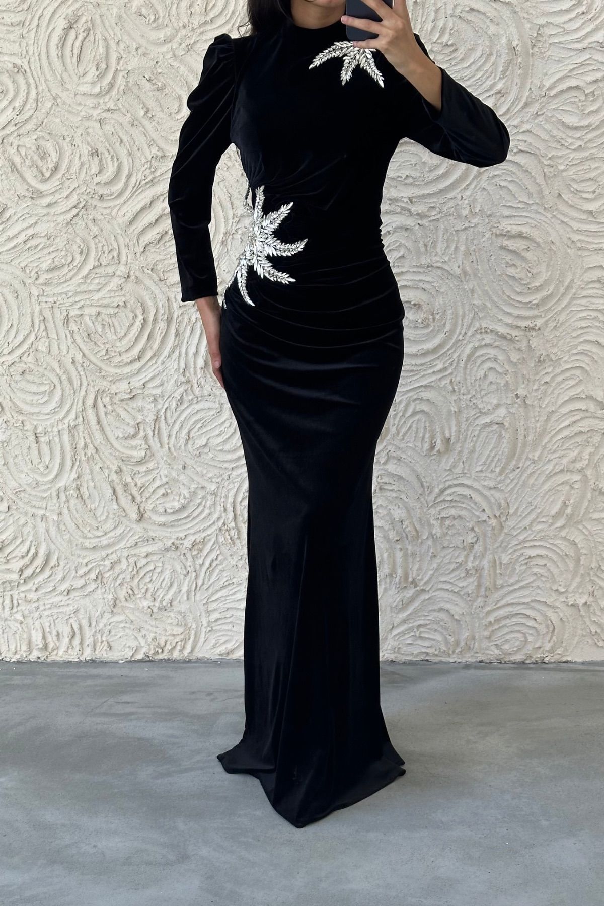 Asil ve Şık Kadife Balık Tesettür Abiye Siyah