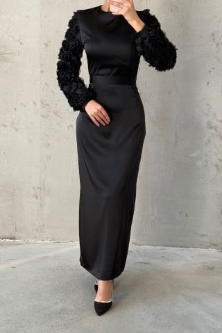 Kolları Gül Detaylı Kemerli Saten Tesettür Abiye Siyah