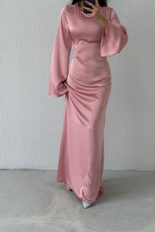 مسحوق فستان سهرة أساسي من الساتان للحجاب مع تفاصيل ربطة عنق خلفية