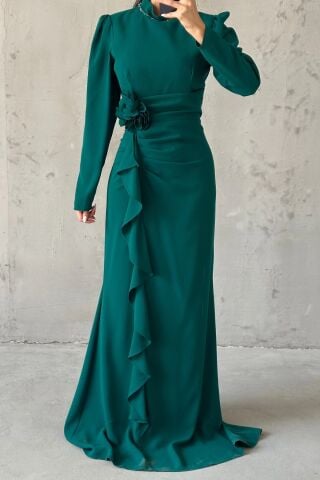 Önü Fırfırlı Gül Broşlu Krep Tesettür Abiye Yeşil