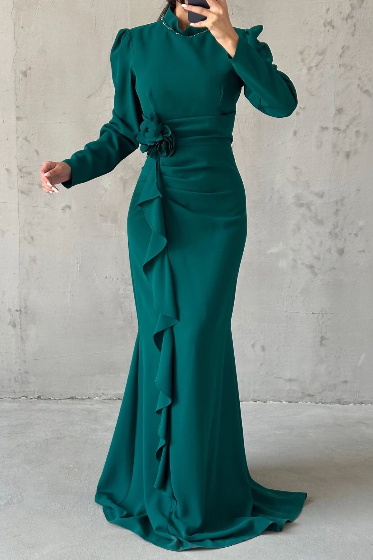 Önü Fırfırlı Gül Broşlu Krep Tesettür Abiye Yeşil