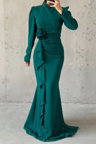 Önü Fırfırlı Gül Broşlu Krep Tesettür Abiye Yeşil