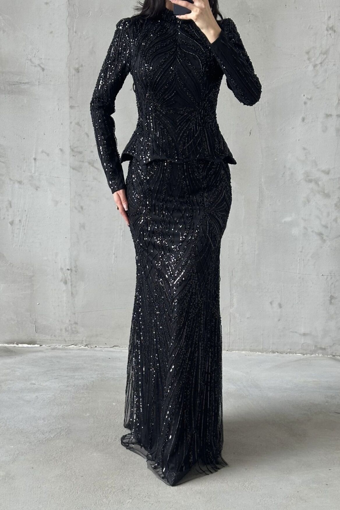 فستان سهرة أسود من إيليريس محجب