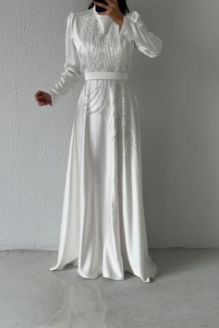 Göz Kamaştıran Taş Detaylı Saten Tesettür Abiye Ekru