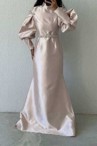 Balon Kol Şıklığında İnce Taş Detaylı Akıcı Saten Abiye Bej