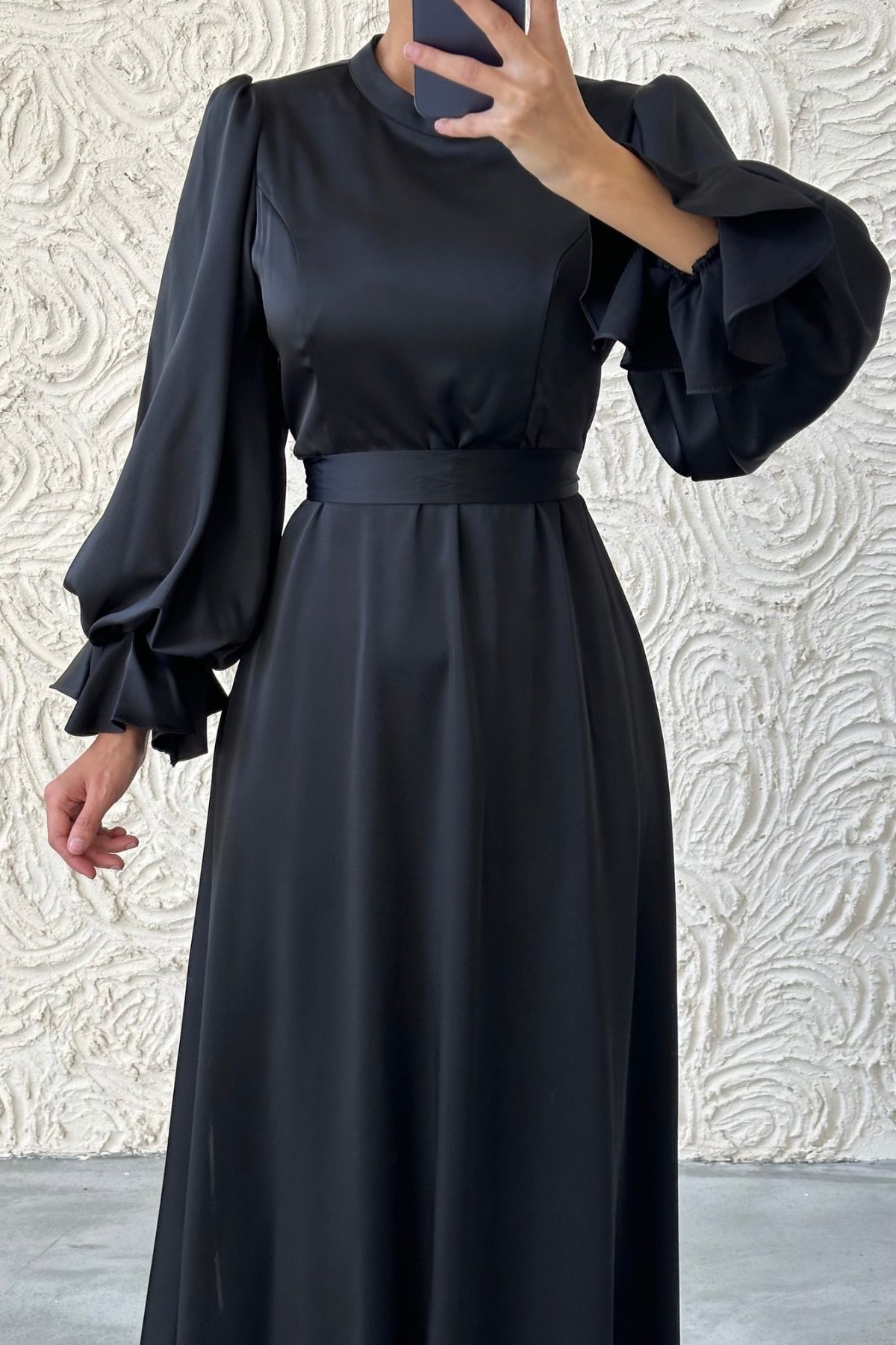 Minimal Şıklık Saten Balon Kol Tesettür Abiye Siyah