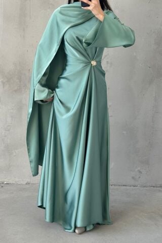 Akıcı Kumaş Ve Broş Detaylı Saten Tesettür Abiye Mint Yeşili