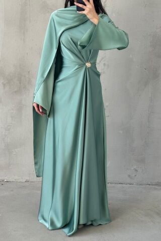Akıcı Kumaş Ve Broş Detaylı Saten Tesettür Abiye Mint Yeşili