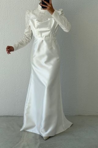 Saten Üzerinde Zarif Dantel Tesettür Abiye Ekru