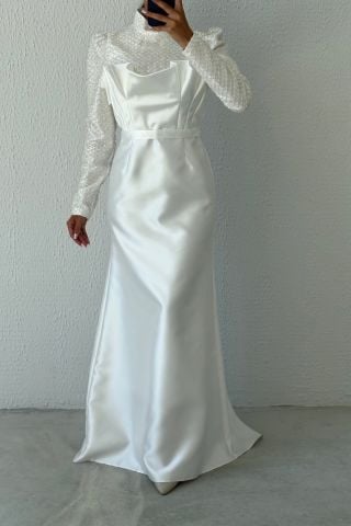 Saten Üzerinde Zarif Dantel Tesettür Abiye Ekru