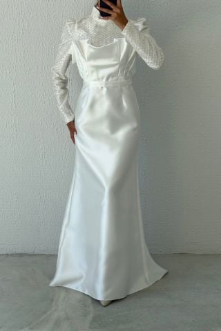 Saten Üzerinde Zarif Dantel Tesettür Abiye Ekru